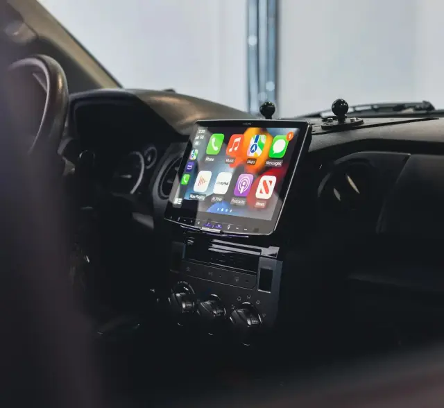 Apple CarPlay touchscreen head unit install